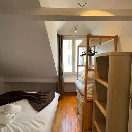 Cosy Place Des Abbesses-sacre-coeur ! *