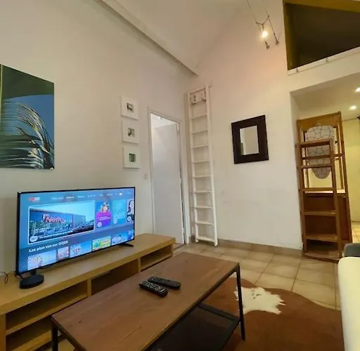 Cosy Place Des Abbesses-sacre-coeur ! パリ